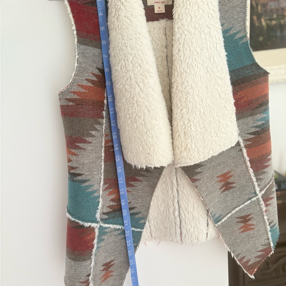 Southwestern Patterned Vest with Sherpa Lining Aztec - Picture 5 of 7